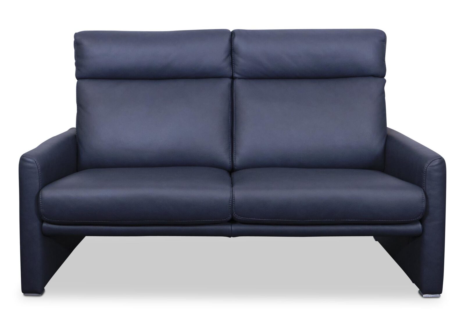 2er Sofa Cosmo mit hohem Rücken. Bezug: Leder. Farbe: Blau. Erhältlich bei Möbel Gallati.