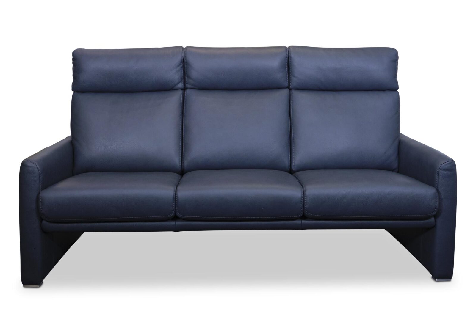3er Sofa Cosmo mit hohem Rücken. Bezug: Leder. Farbe: Blau. Erhältlich bei Möbel Gallati.