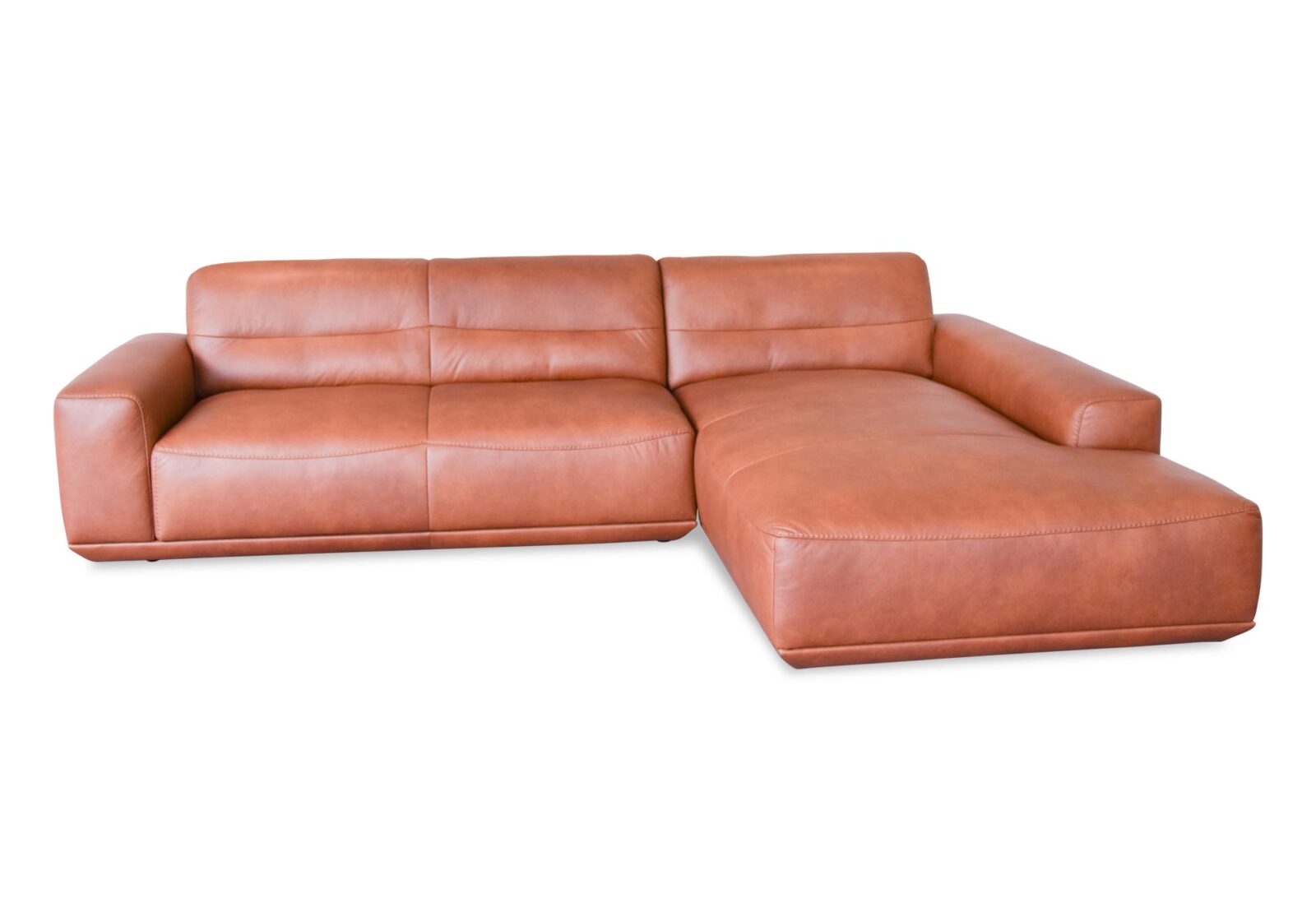 Ecksofa Jodie mit Chaiselongue. Bezug: Leder. Farbe: Tabacco. Erhältlich bei Möbel Gallati.