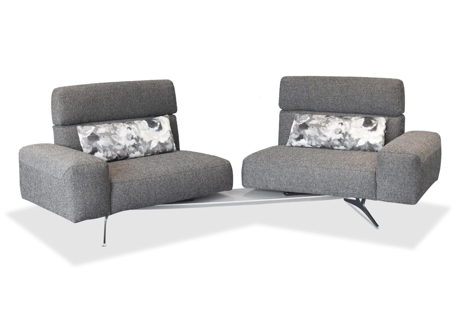 3er Sofa Monroe mit Drehstopp. Bezug: Stoff. Farbe: Grau. Erhältlich bei Möbel Gallati.