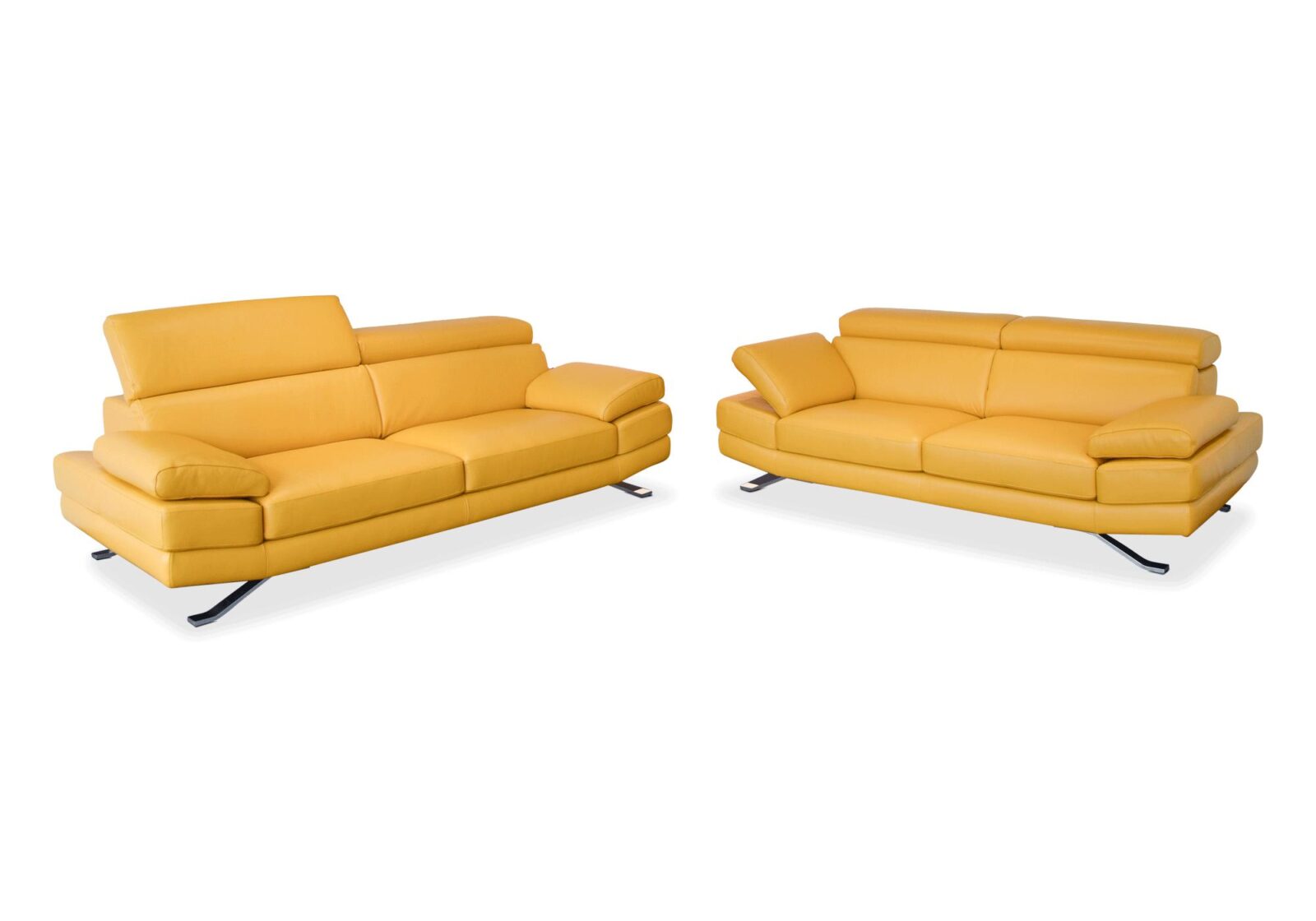 Polstergruppe Sam mit 2er und 3er Sofa. Bezug: Leder. Farbe: Gelb. Erhältlich bei Möbel Gallati.