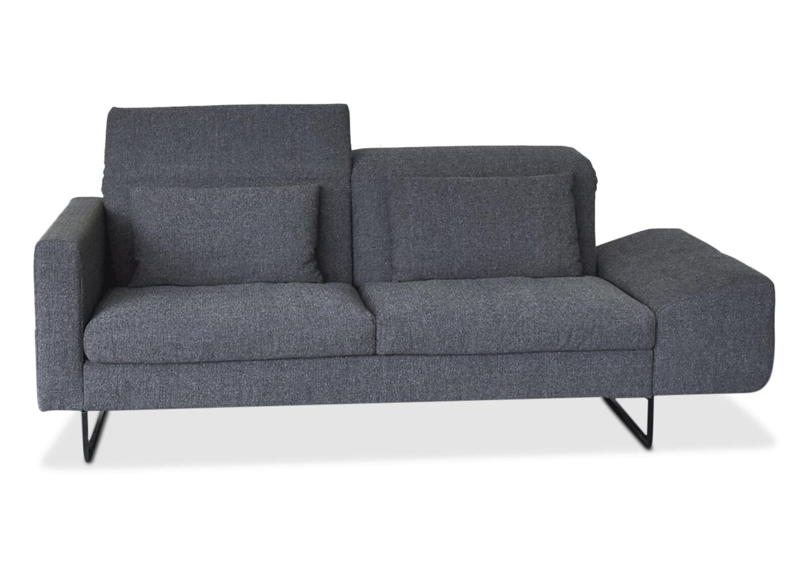 2er Sofa Embrace  Topqualität. Bezug: Stoff. Farbe: Graphit. Erhältlich bei Möbel Gallati.