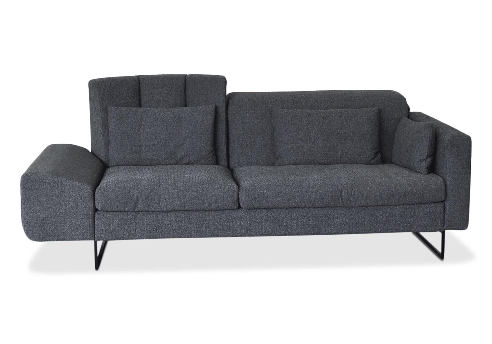 3er Sofa Embrace Brühl  höhenverstellbar. Bezug: Stoff. Farbe: Graphit. Erhältlich bei Möbel Gallati.