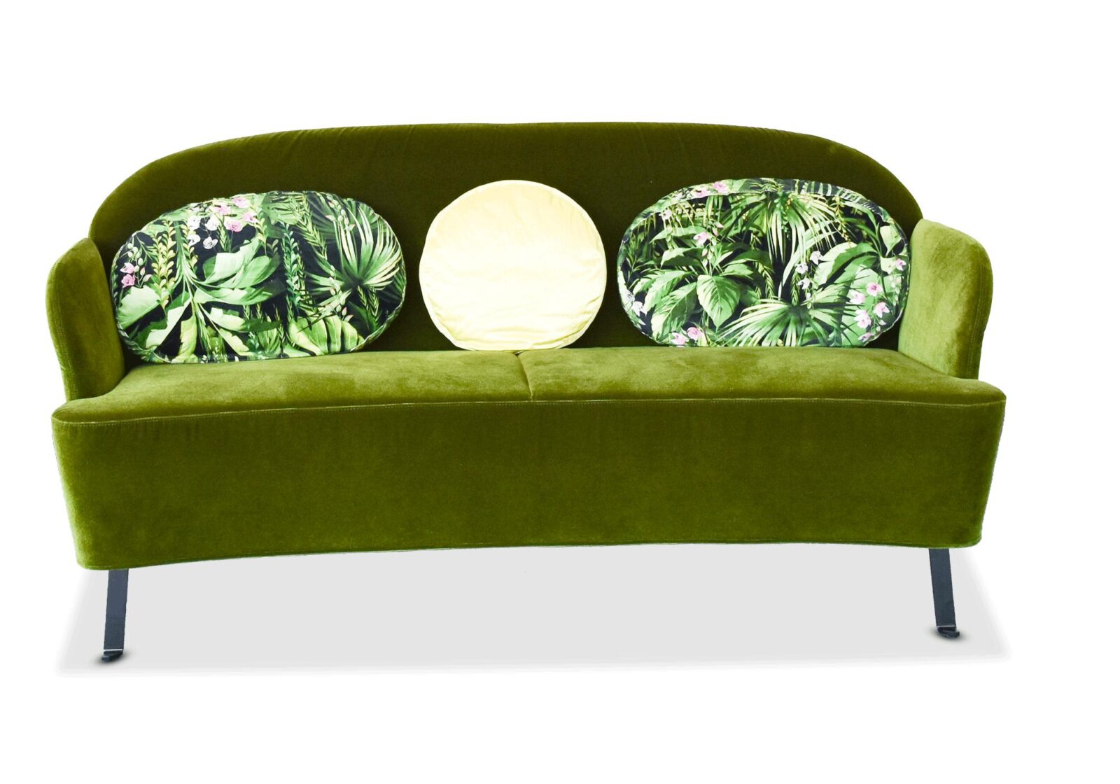 3er Sofa Floret Brühl mit bedruckten Kissen. Bezug: Stoff. Farbe: Grün. Erhältlich bei Möbel Gallati.