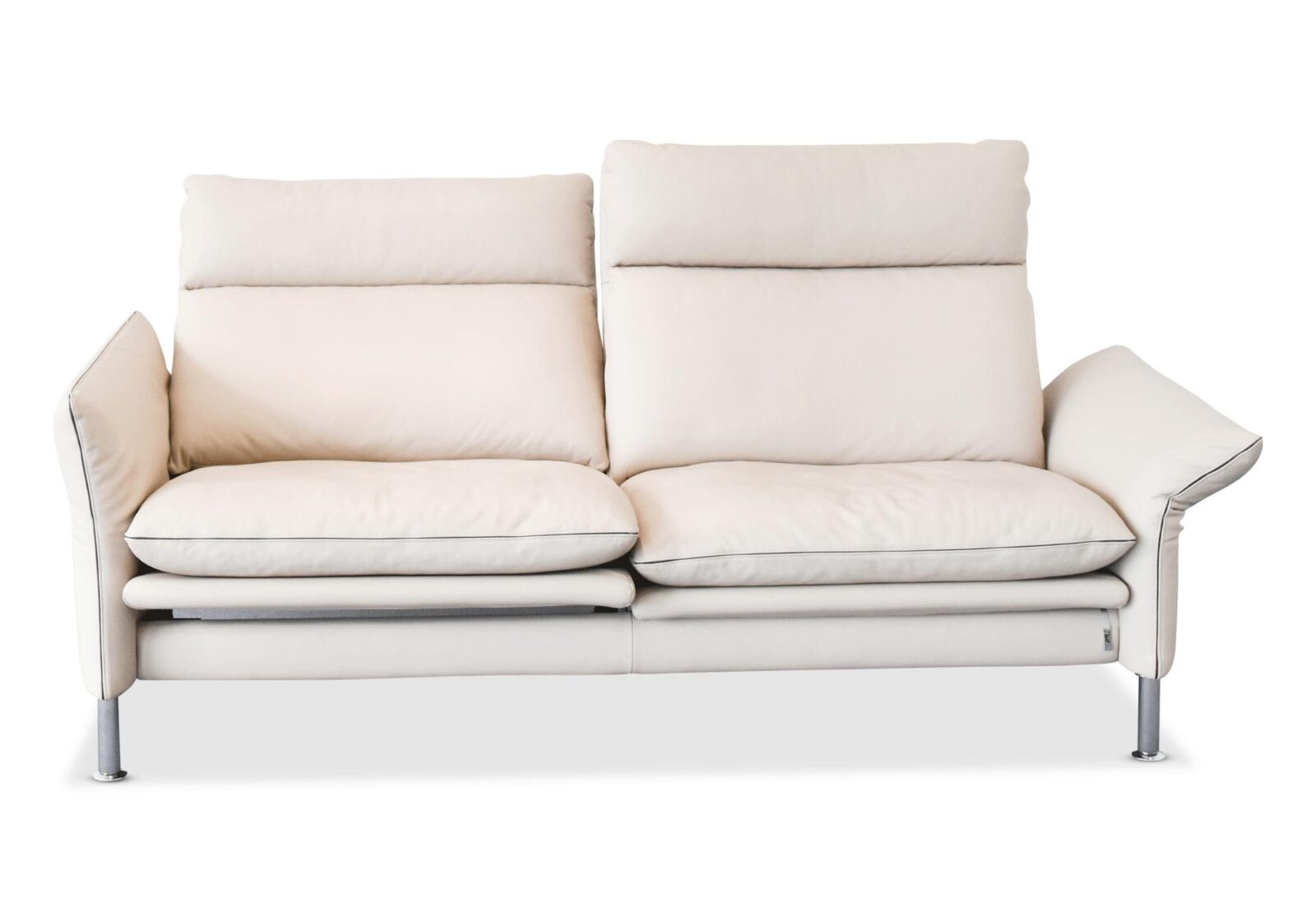 3er Sofa Mesocco  verstellbar. Bezug: Leder. Farbe: Mocca. Erhältlich bei Möbel Gallati.