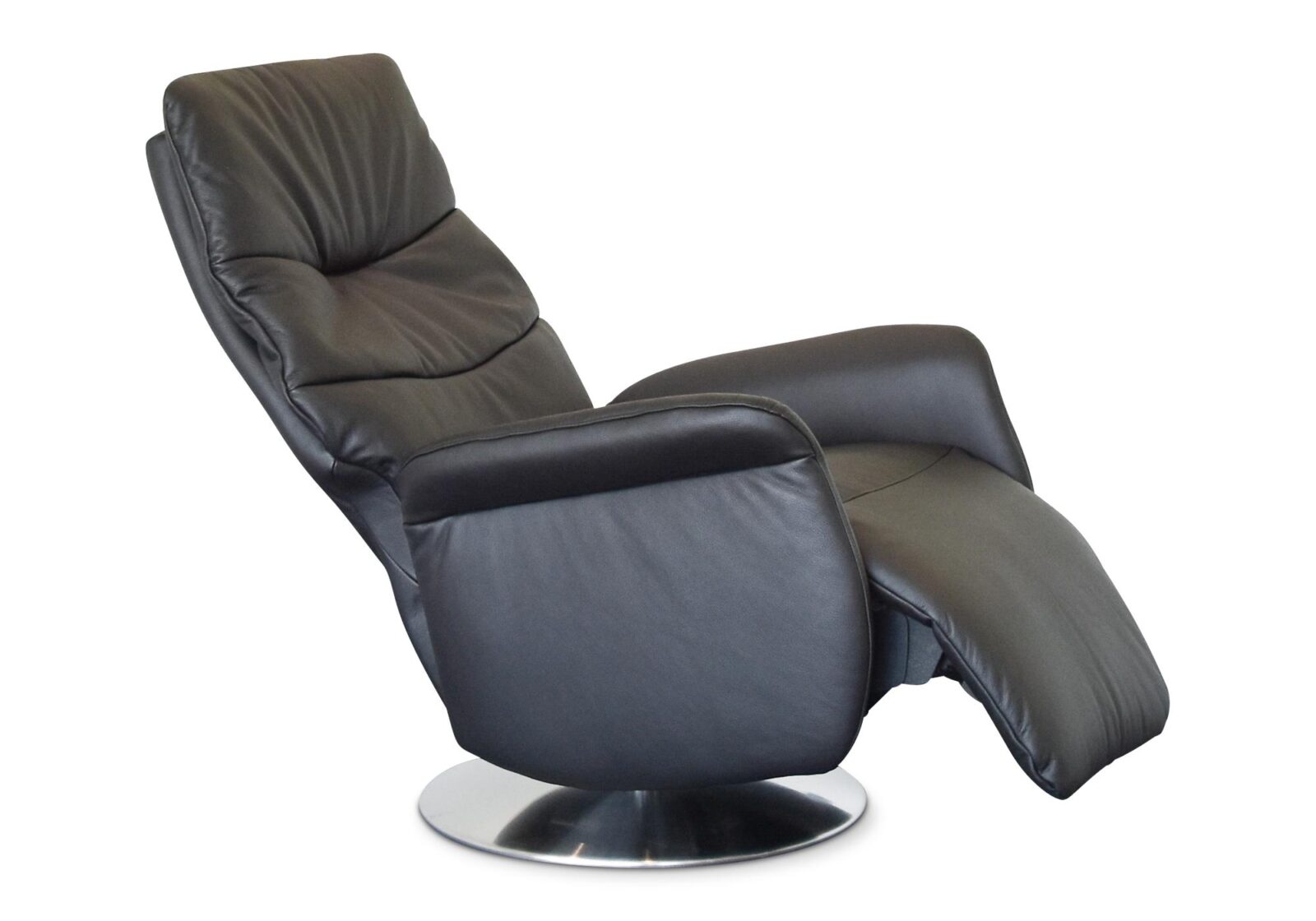Relaxsessel Gobi  manuell verstellbar. Bezug: Leder. Farbe: Schwarz. Erhältlich bei Möbel Gallati.