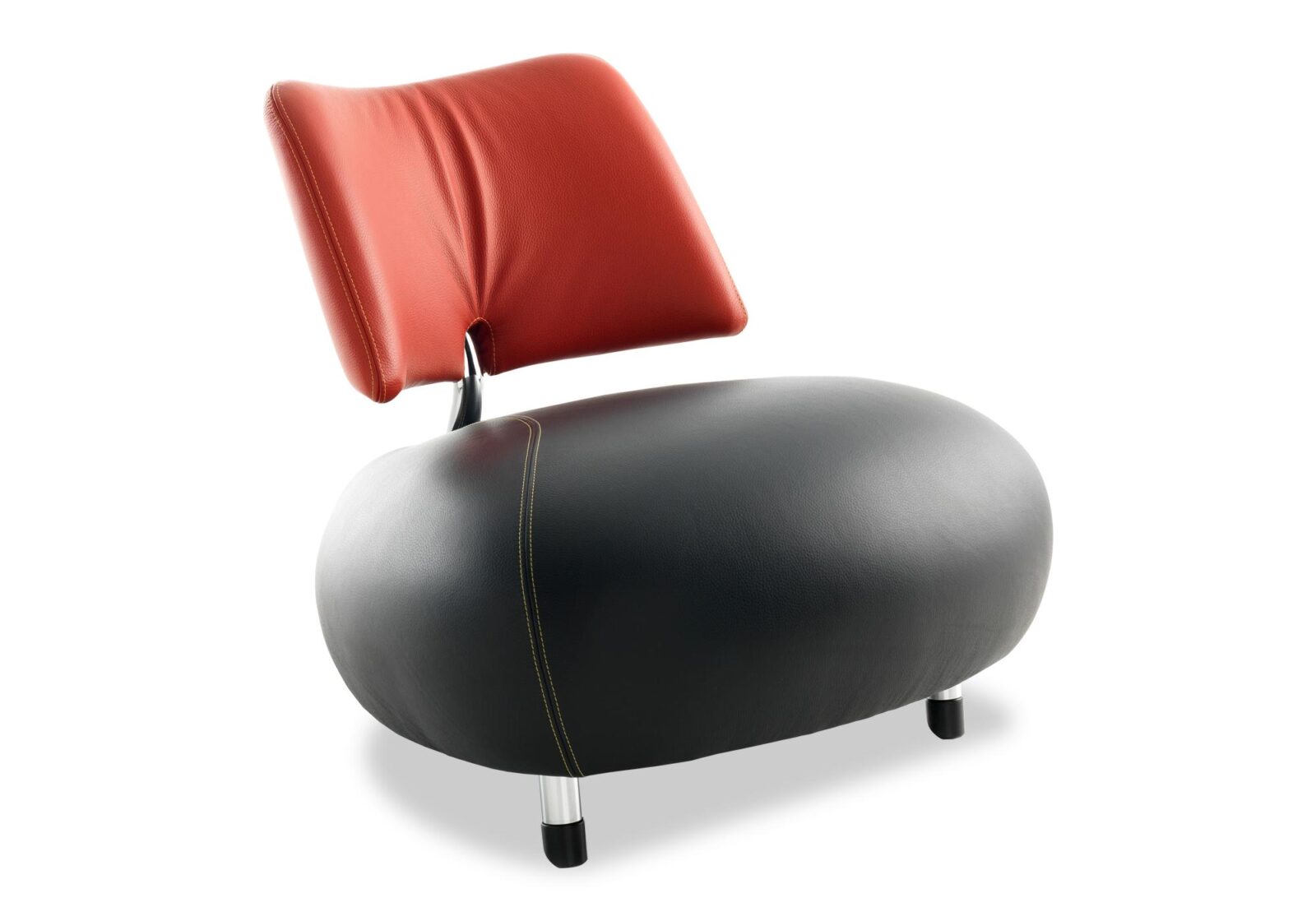 Sessel Pallone mit Rückenlehne. Bezug: Leder. Farbe: Schwarz- Rot. Erhältlich bei Möbel Gallati.
