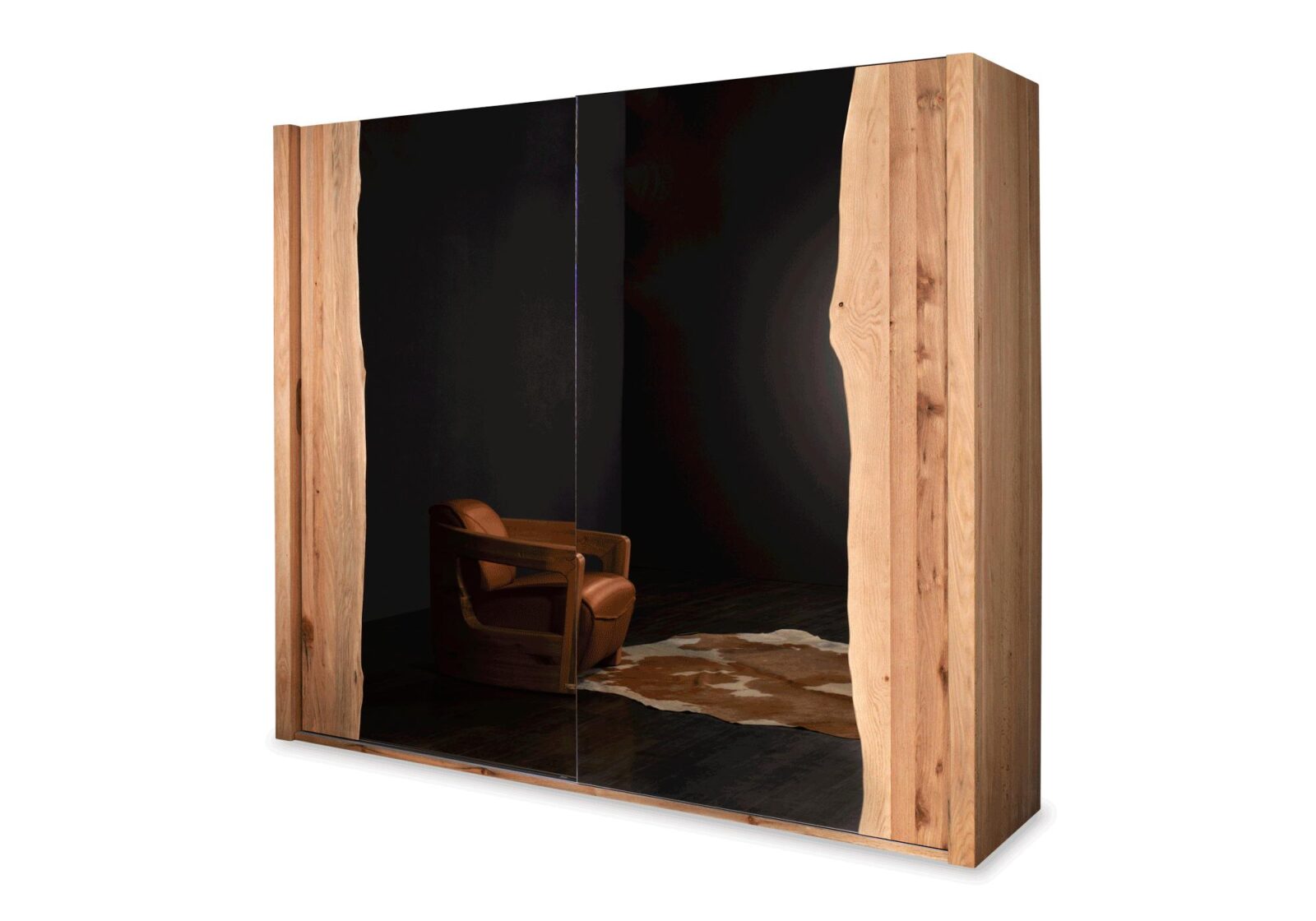 Kleiderschrank Waldkante mit Spiegel. Sumpfeiche massiv. B 242 T 68 H 218 cm. Erhältlich bei Möbel Gallati.